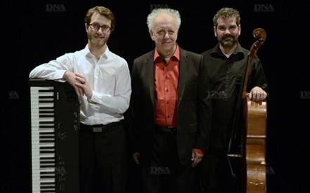 Francis Laffon sera accompagn par Antoine Delprat (piano)   et Amos Mh (violoncelle).  Doc. remis  Photo Ariane Mestre
